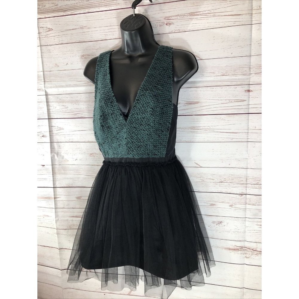 BCBGeneration Women's Dress Size 4 Black Tulle Tweed V-Neck Strappy Zip Back - Picture 1 of 8